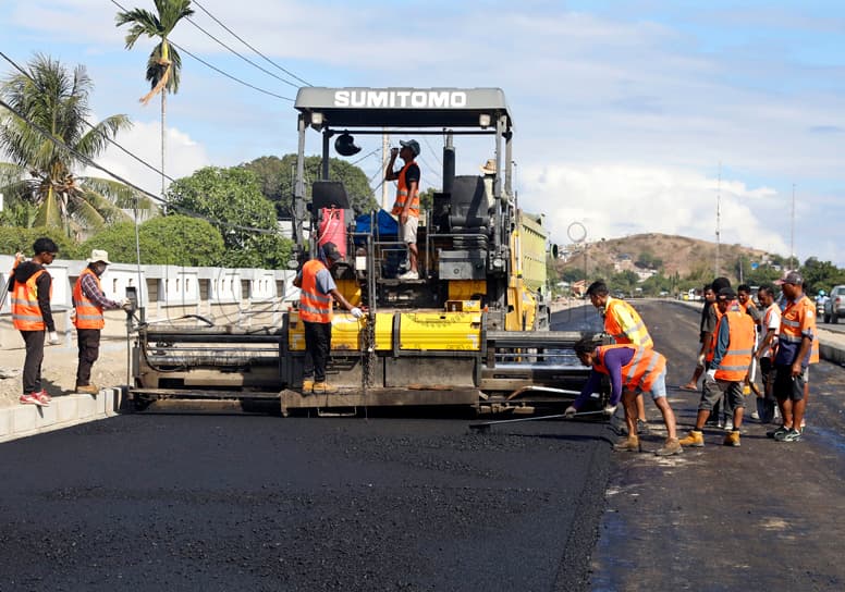 公共工程部长：政府争取2028年前完成2267公里道路