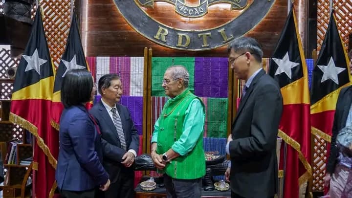 总统会见国际投资者讨论战略投资计划