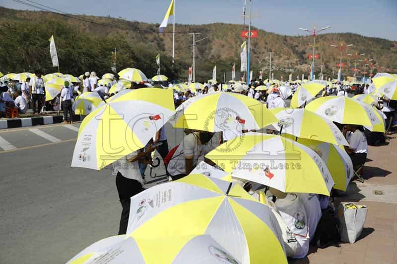 两位七旬老人热情赶来参加教宗弥撒