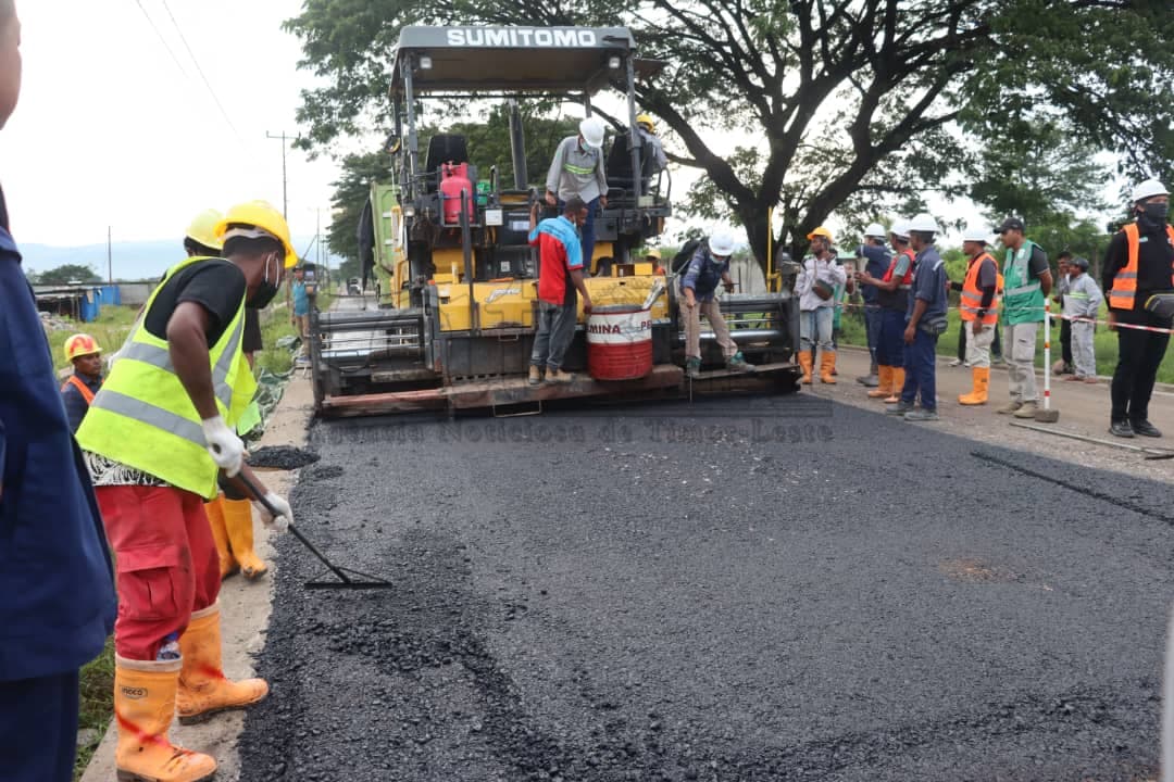 马利亚纳城市道路修复项目开始沥青铺设测试