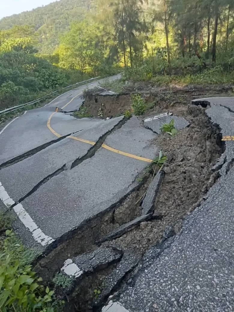 索伊巴达-纳塔博拉道路严重损坏 交通受阻
