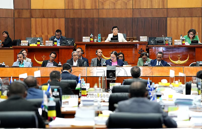议长主持公开听证会：卫生与农业部长接受质询