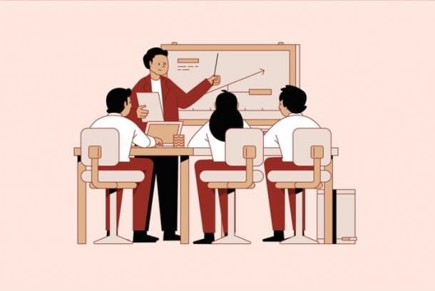 水晶高等学院院长:本科学历教师任助教
