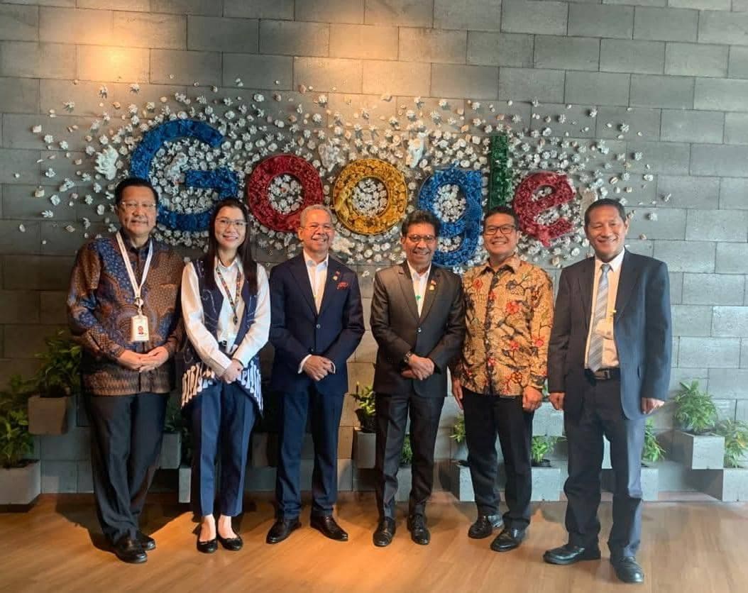 东帝汶交通与通信部长访问谷歌印尼