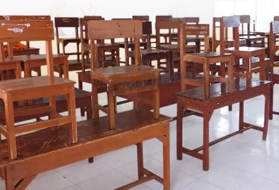 教育局长：阿伊纳罗42所学校缺桌椅
