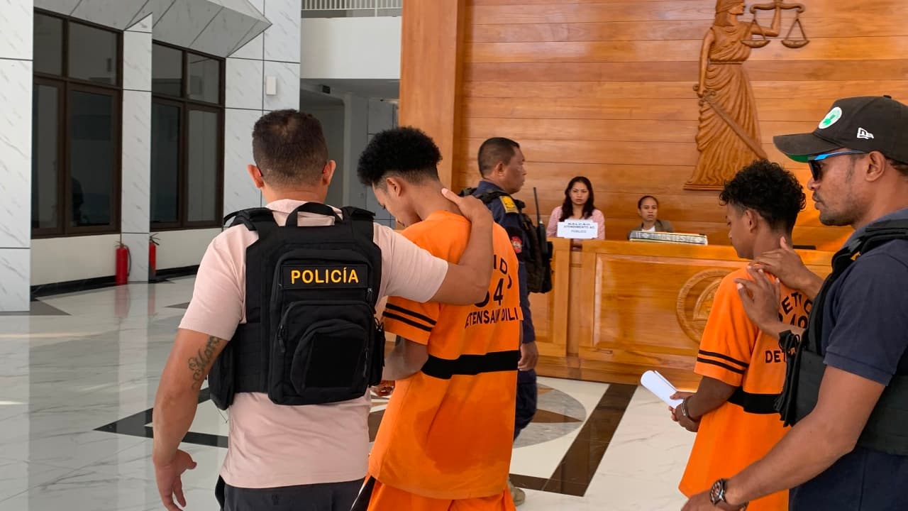 涉嫌违规驾驶致人死亡,两名被告首次受审
