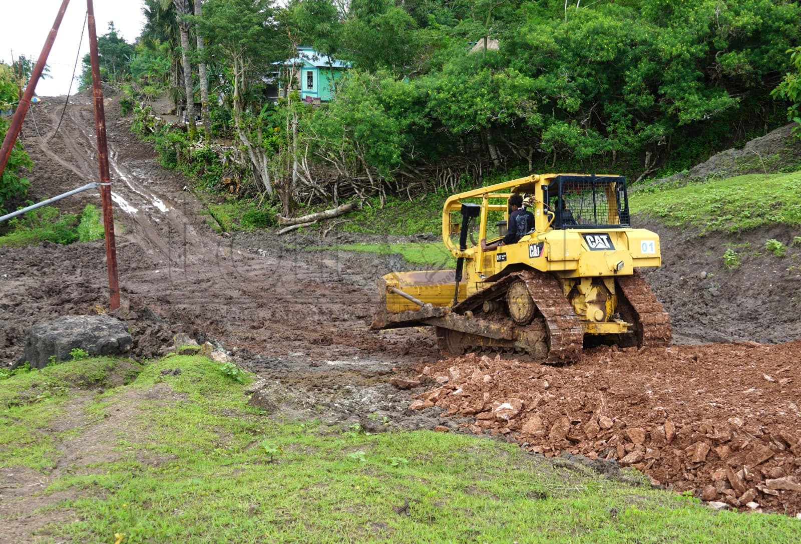 尼蒂贝次区官员:希望公司加快乡村道路修复