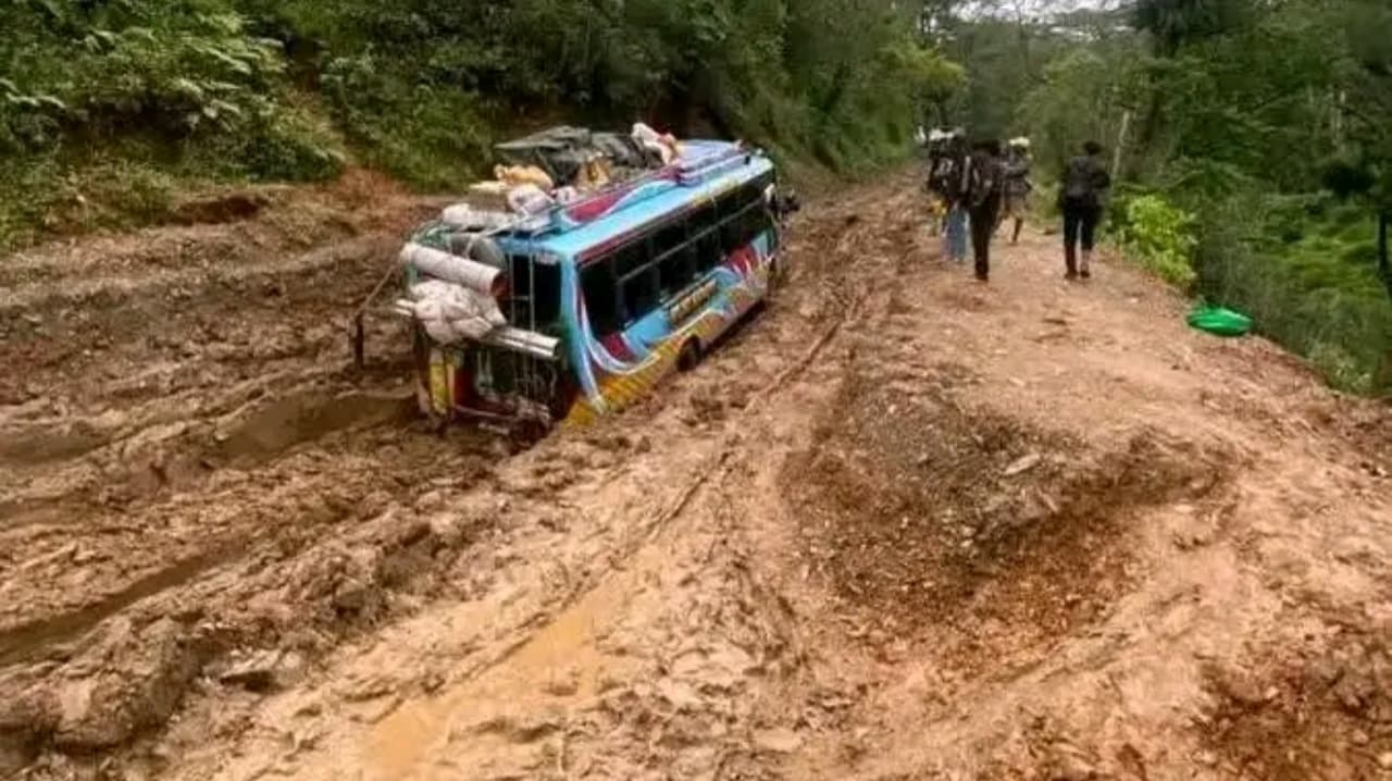 阿萨贝居民：道路糟糕影响出行