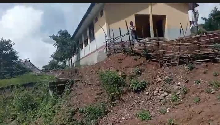 欧库西山体滑坡威胁学校,当局将建临时校舍