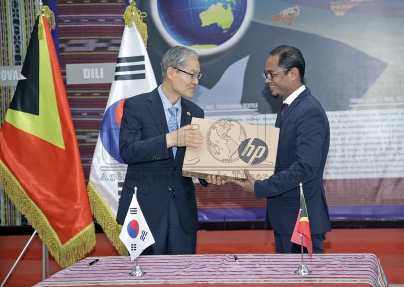 韩国向帝汶外交部捐赠电子设备