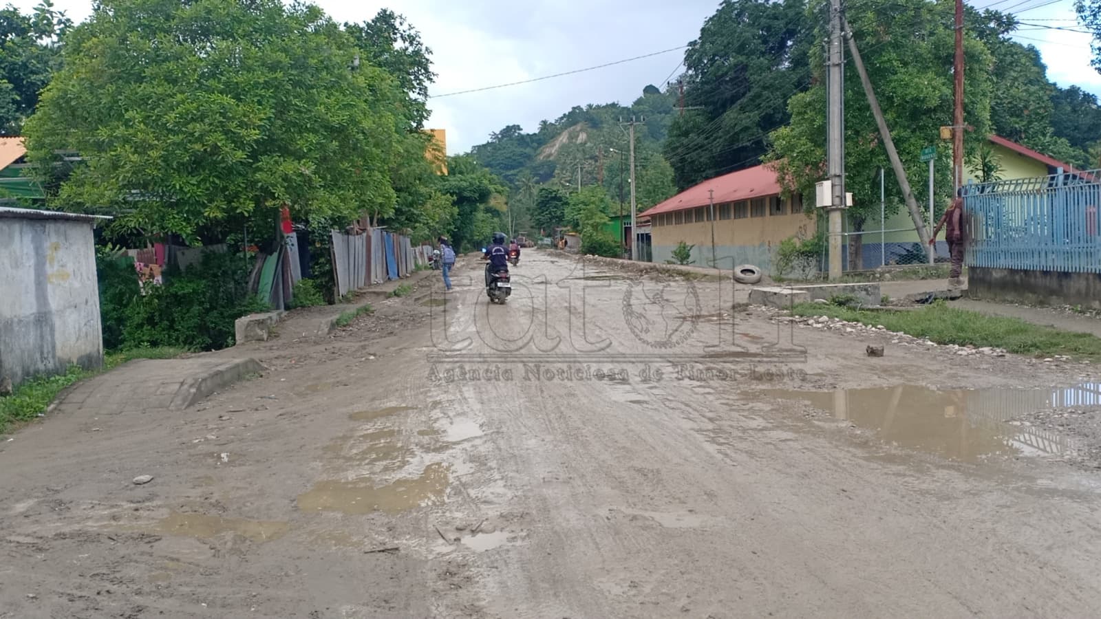 维基克镇道路泥泞，退伍军人表担忧