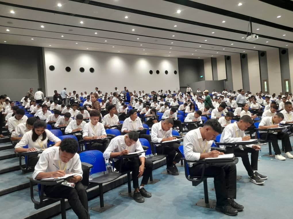招募委员会主席:214名候选人参加军事学院文化测试