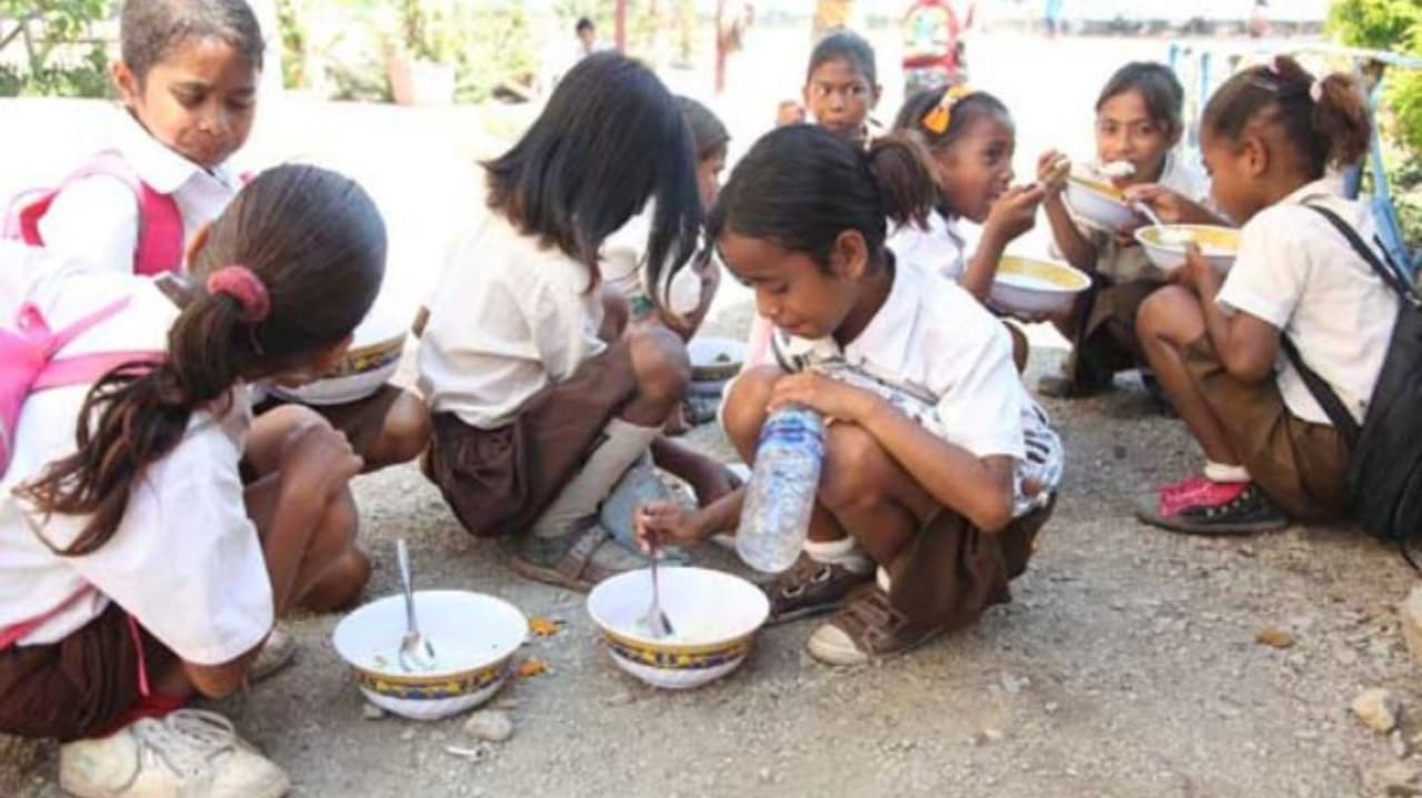劳滕市教育主任:学校加餐本地食材不足,跨市采购