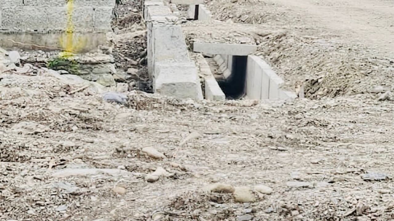 东帝汶修路绕开部长住宅,民众房屋被拆