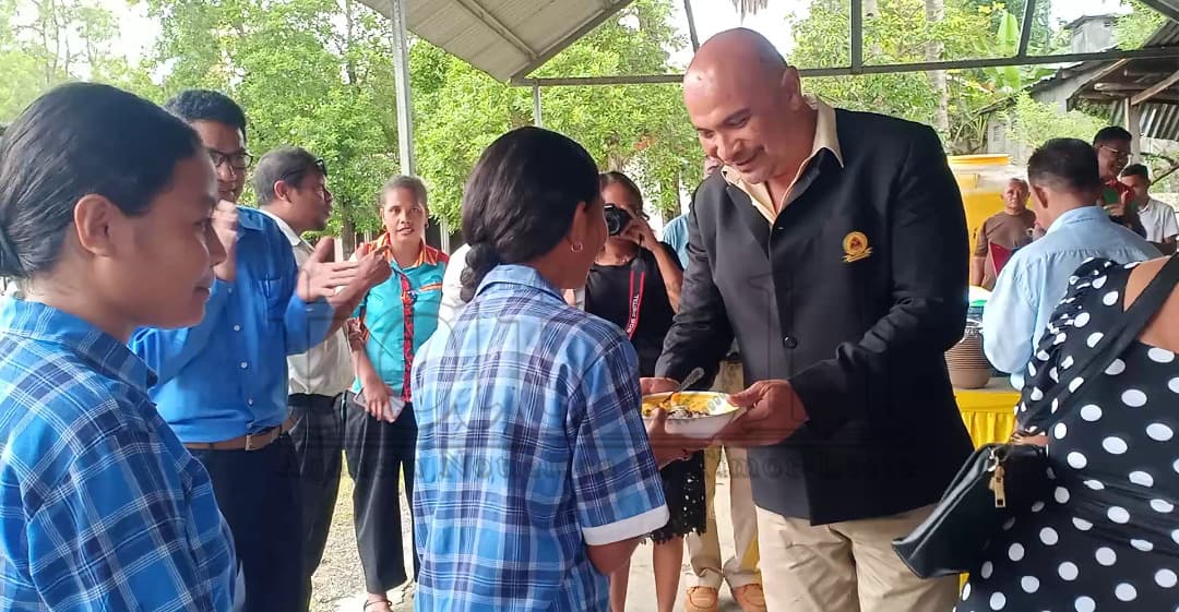 维克克市长:学校午餐执行方须确保食品卫生