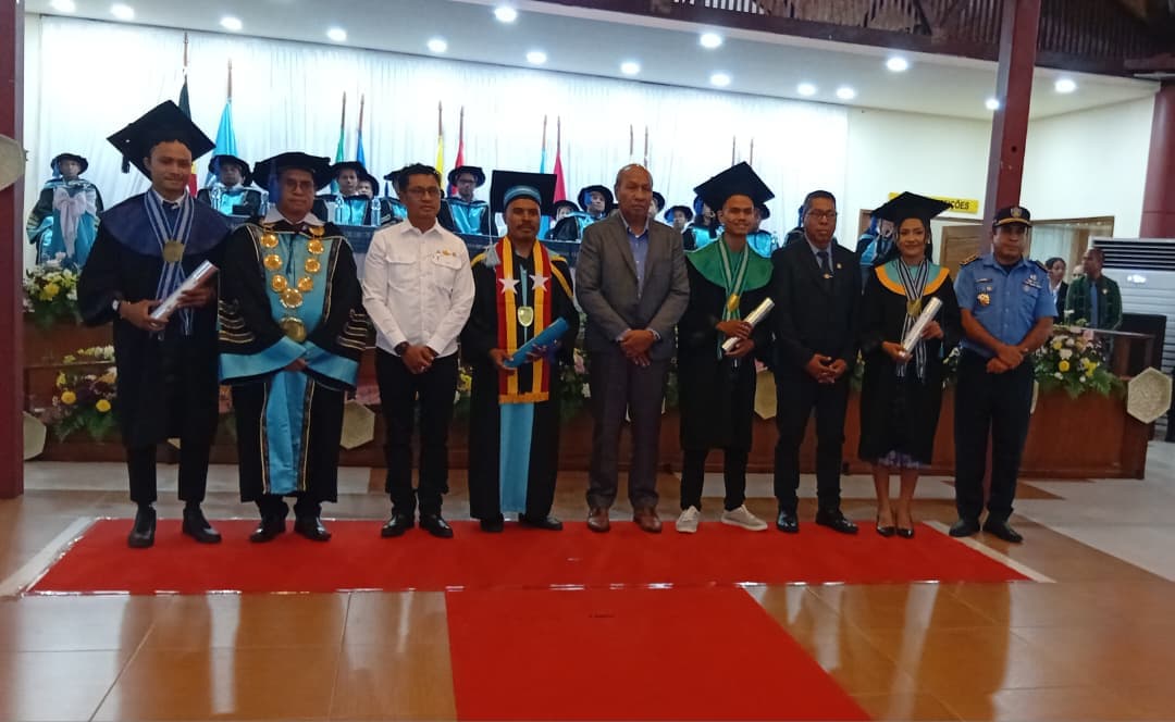 UNTL毕业典礼:1,461名学子获学位