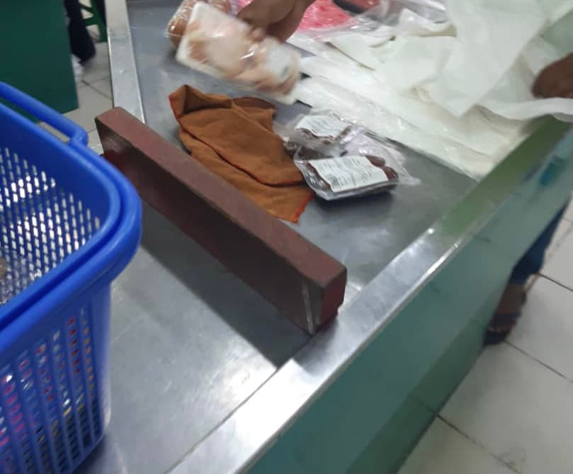 议员要求政府:严控中国商店继续使用塑料