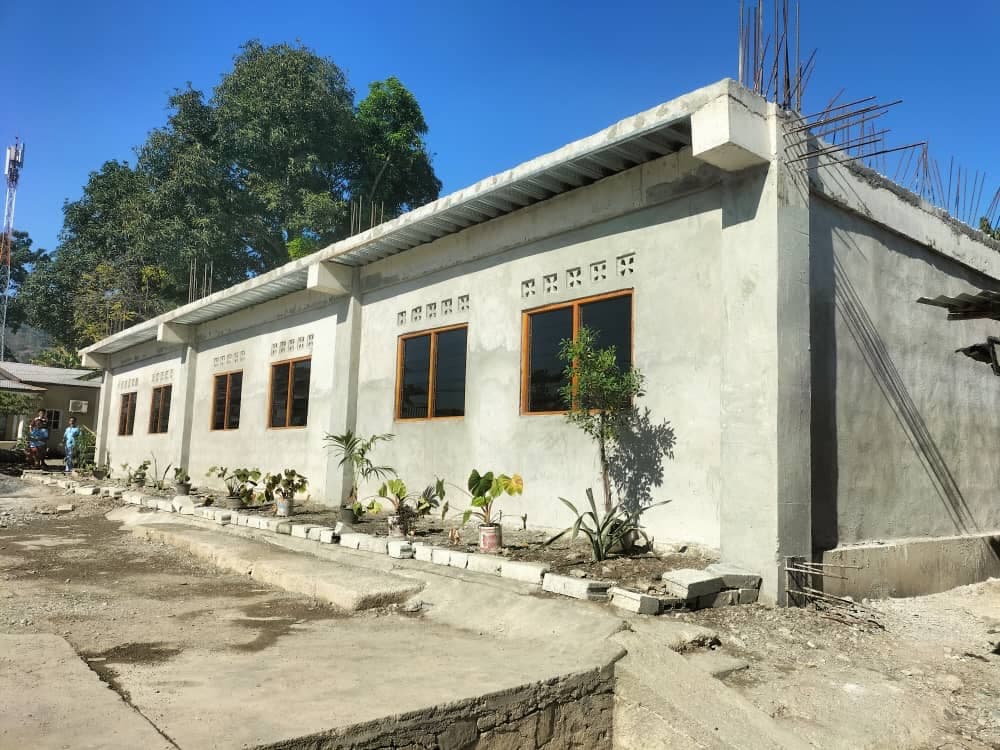 诺贝尔和平中学副校长:新教学楼完工,等待交付