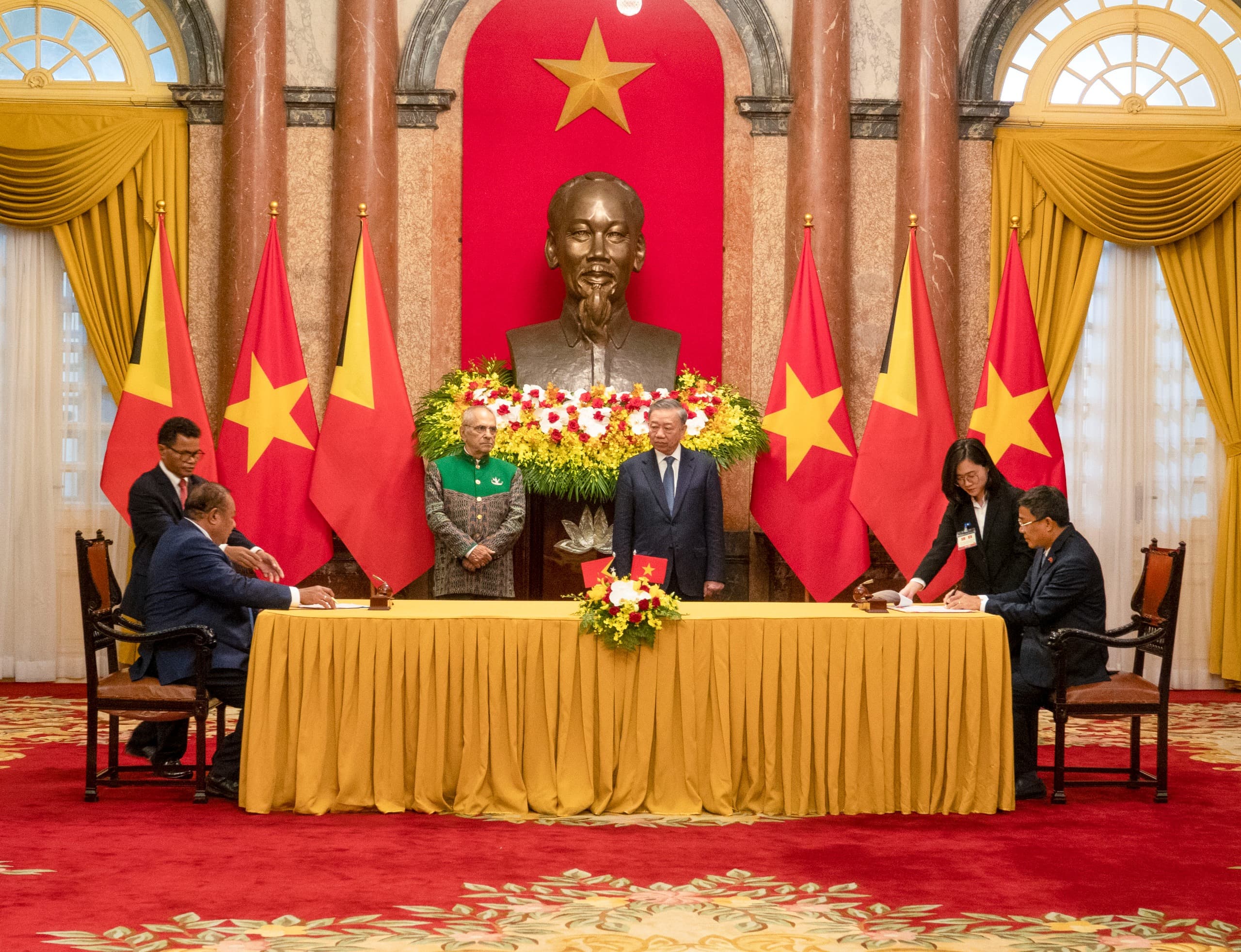 东帝汶与越南签署外交及公务护照免签协议