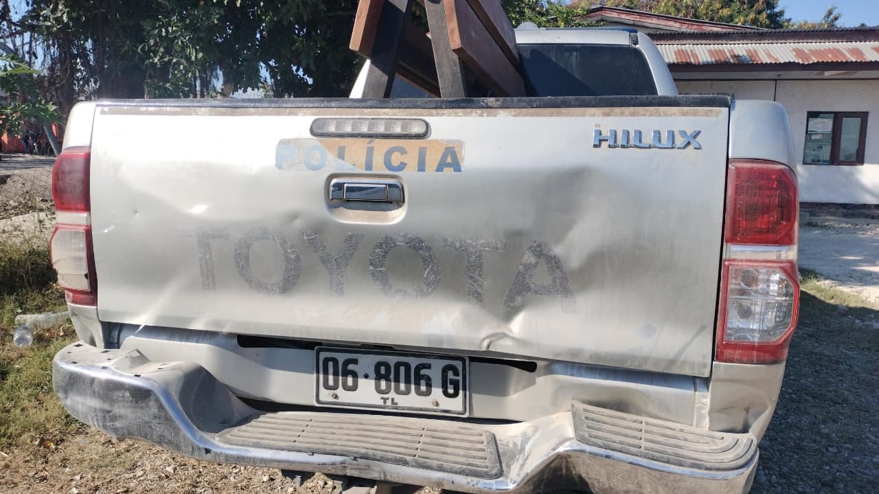 西葡赛后:包考警察巡逻车遭投石袭击