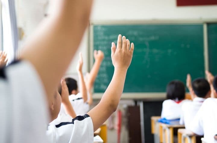 教育督察员获配摩托车深入偏远学校