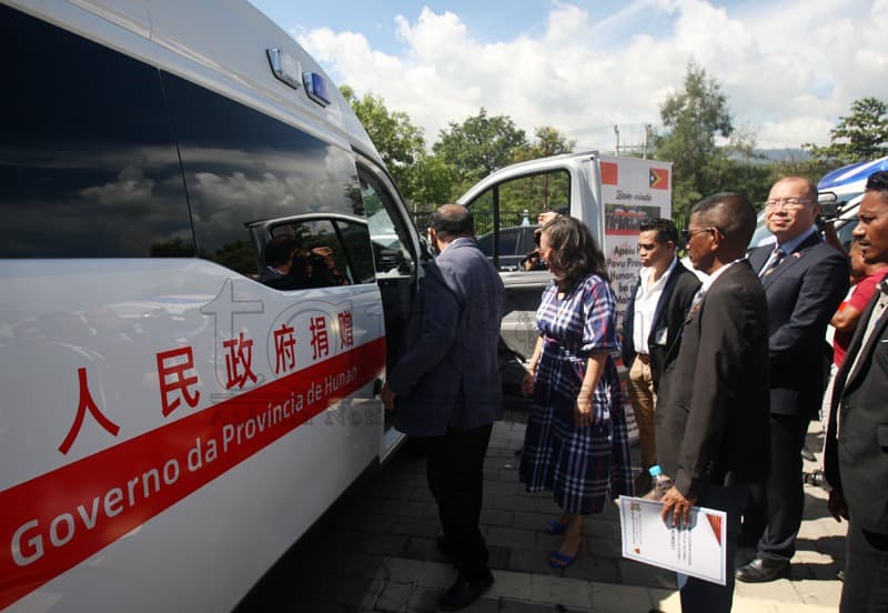 湖南省向马纳图托市捐赠三辆救护车