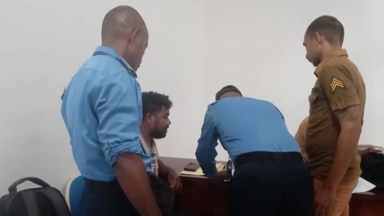埃尔梅拉持刀伤人案:嫌疑人JP被预防性拘留
