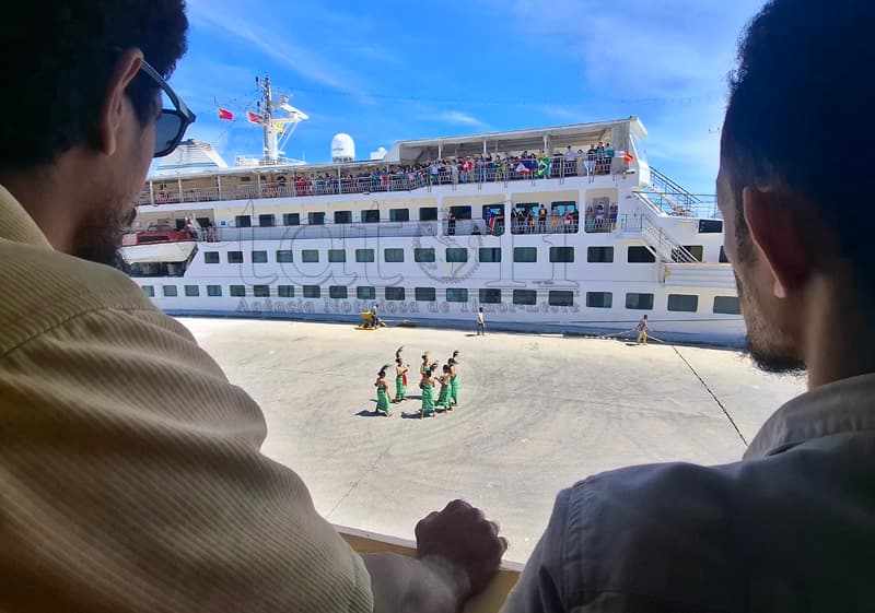 希望号浮动图书馆到访帝力,推广旅游与书展