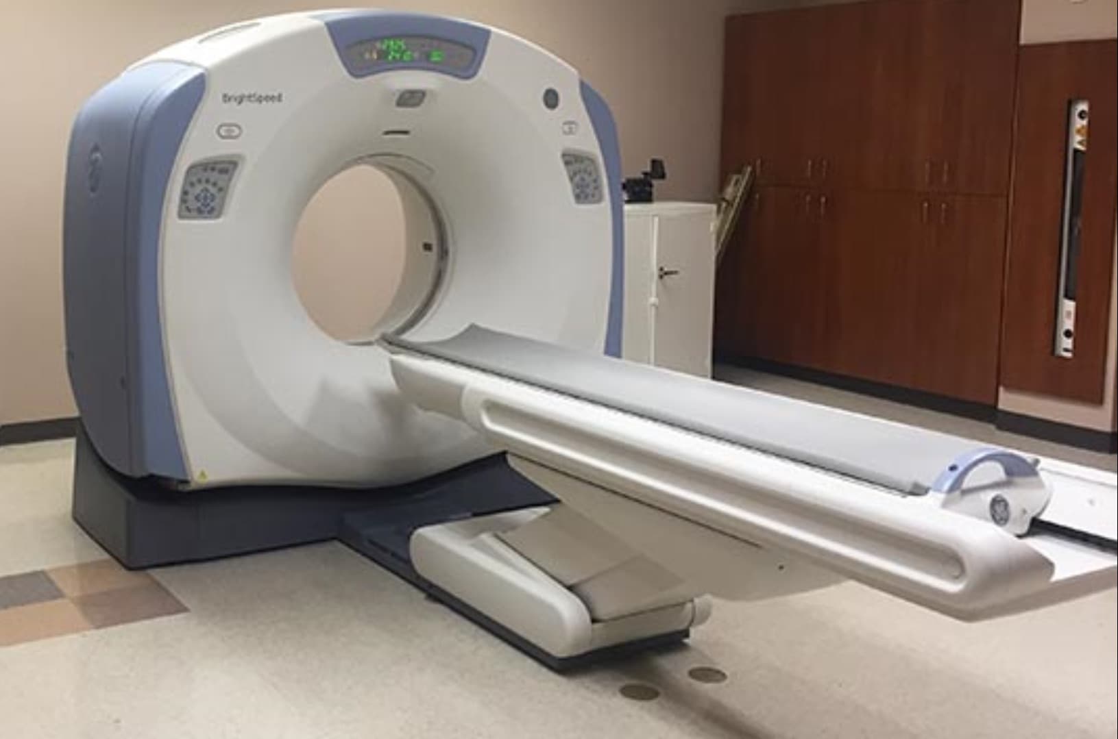 总理紧急视察医院CT扫描仪状况
