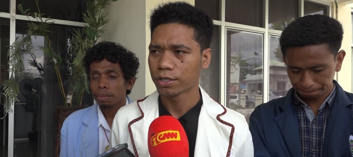 学生不认同政府改全额奖学金为部分奖学金