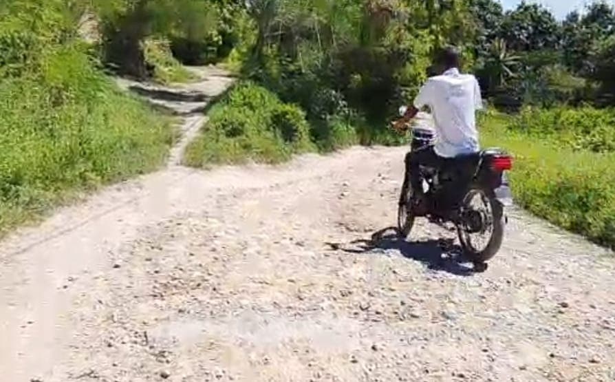 包考市道路状况糟糕,居民出行困难