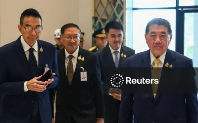 Primeiru-ministru interinu Tailándia nian, Phumtham Wechayachai no Ministru Negósiu Estranjeiru Tailándia nian, Maris Sangiampongsa la'o hafoin konferénsia imprensa iha baze Ala 6 hosi Forsa Aérea Reál Tailándia nian antes sira-nia saída ba Malázia ba konversasaun sesárfogu nian kona-ba konflitu fronteira mortál entre Tailándia no Kamboja ne'ebé estende to'o loron lima iha Tailándia, iha loron 28 Jullu 2025. REUTERS/Chalinee Thirasupa.