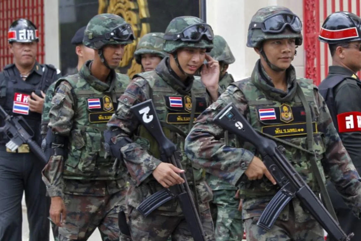 Forsa Tailándia halo patrullamentu iha sidade Bangkok. (Reuters/Chaiwat Subprasom)) ((Reuters/Chaiwat Subprasom)/)