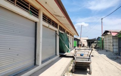 包考新市场开张一年，商贩因无顾客含泪关门