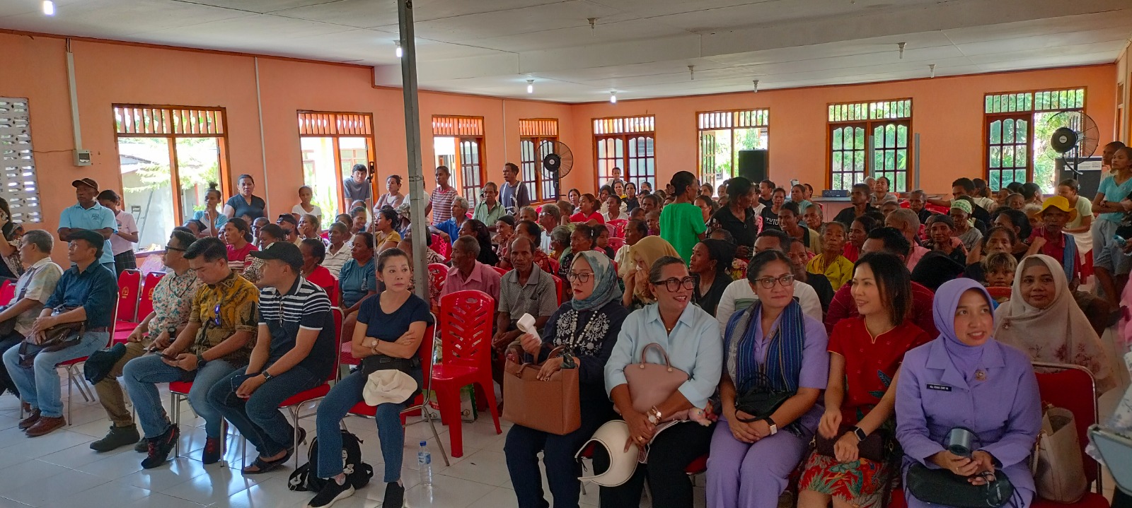 印尼驻东帝汶使馆送温暖，纪念建军节援助民众
